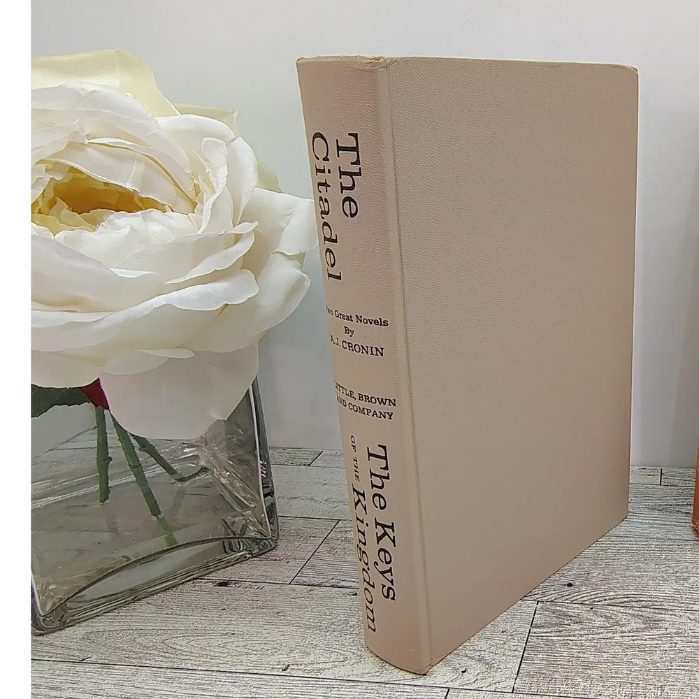The Citadel Keys of The Kingdom Cronin 1940s Book Club HCDJ Taupe‎ Boards Decor